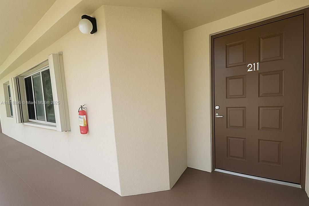 800 SW 142nd Ave 211N, Pembroke Pines, Floryda 33027, USA