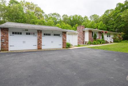 728 Chestnut Hill Road, Glocester, RI 02814, USA