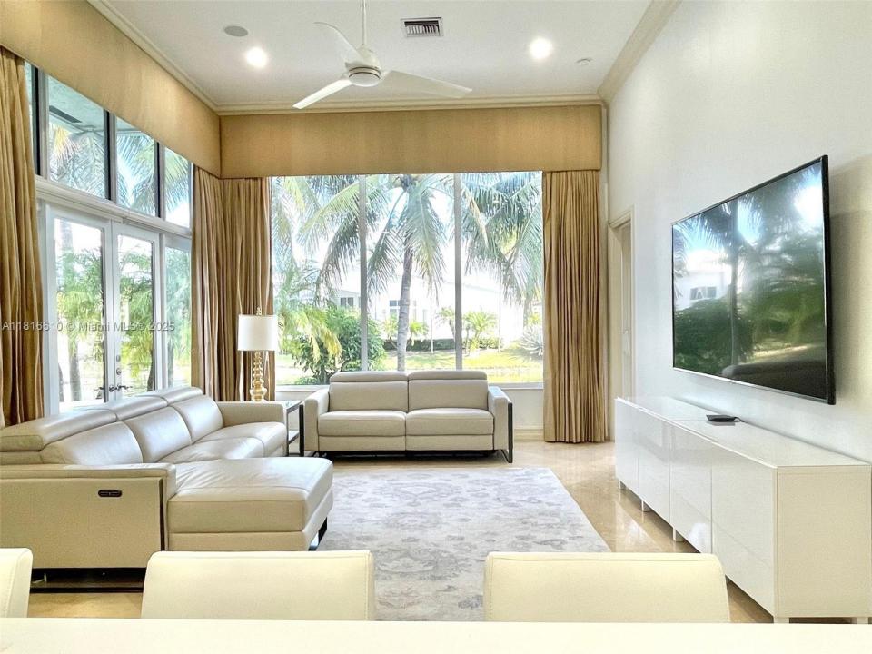 690 Baldwin Palm Ave, Plantation, Florida 33324