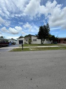 17825 NW 8th Pl, Miami Gardens, Florida 33169, USA
