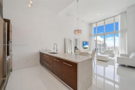 475 Brickell Ave 2807, Miami, Florida 33131, USA