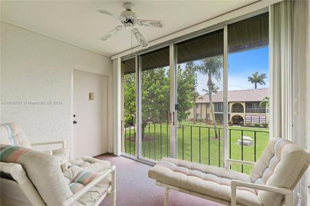 311 Pine Ridge Cir C-2, Green Acres, Florida 33463, USA