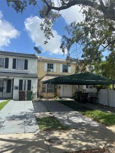 1680 W 72nd St, Hialeah, Florida 33014, USA