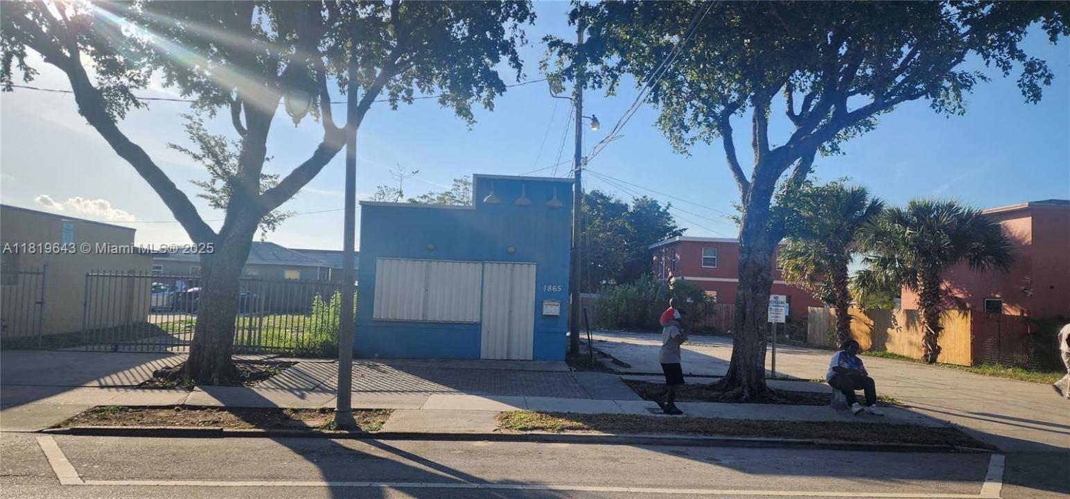 1881 N Tamarind Ave, West Palm Beach, Florida 33407, USA
