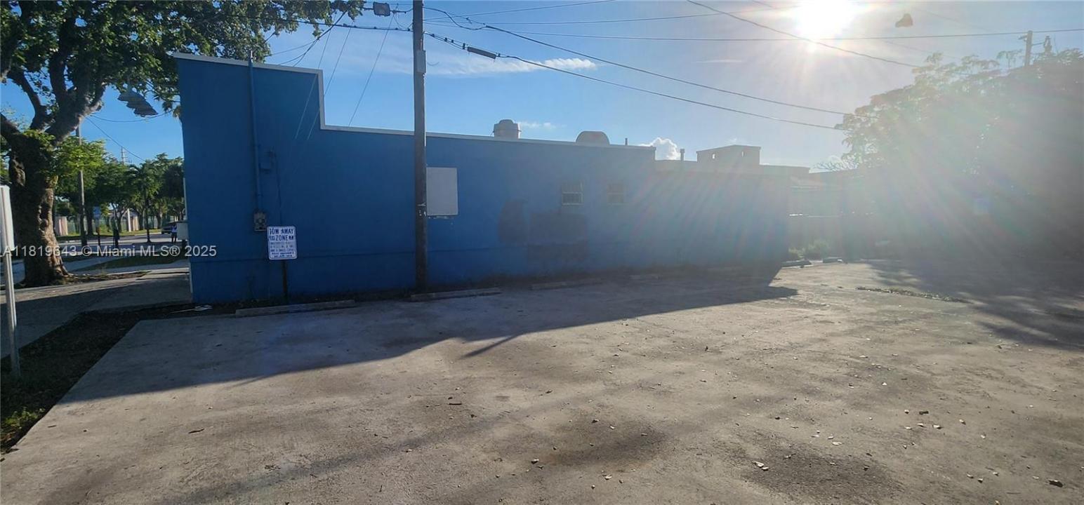 1881 N Tamarind Ave, West Palm Beach, Florida 33407, USA