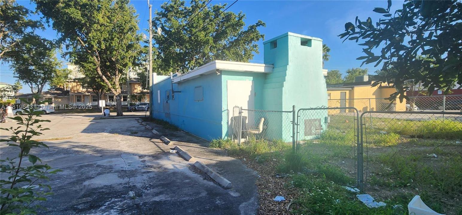 1881 N Tamarind Ave, West Palm Beach, Florida 33407, USA