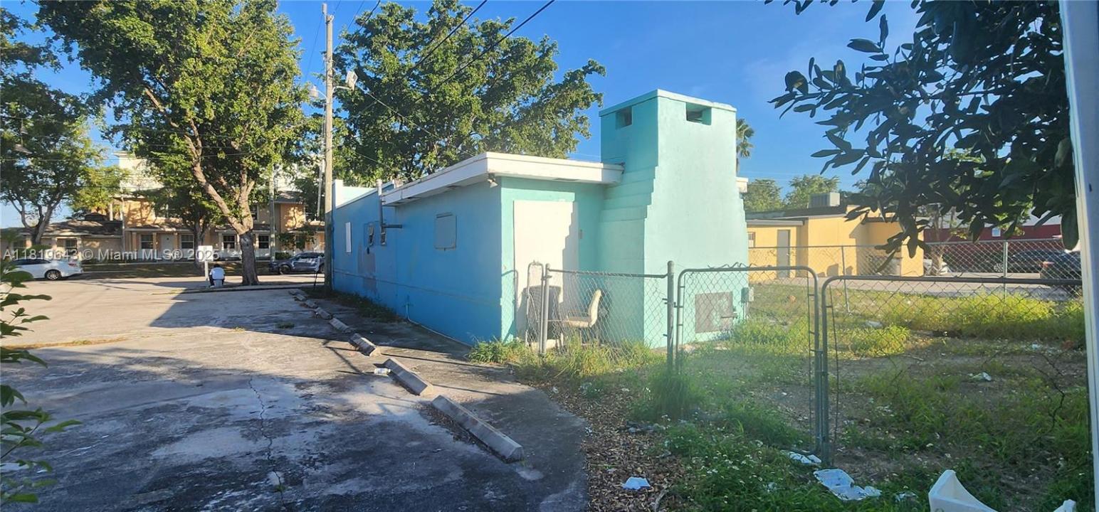 1881 N Tamarind Ave, West Palm Beach, Florida 33407, USA