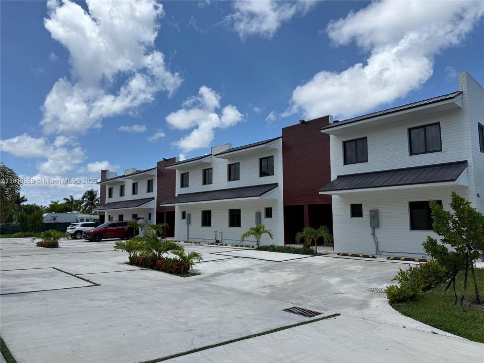 936 NW 10th St 3, Florida City, Florida 33034