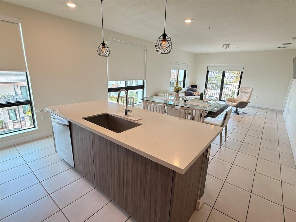 4700 NW 84th Ave 36, Doral, Florida 33166, HOA KỲ