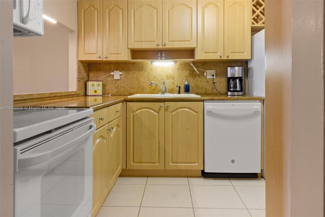 1849 S Ocean Dr 410, Hallandale Beach, פלורידה 33009, ארצות הברית של אמריקה 
