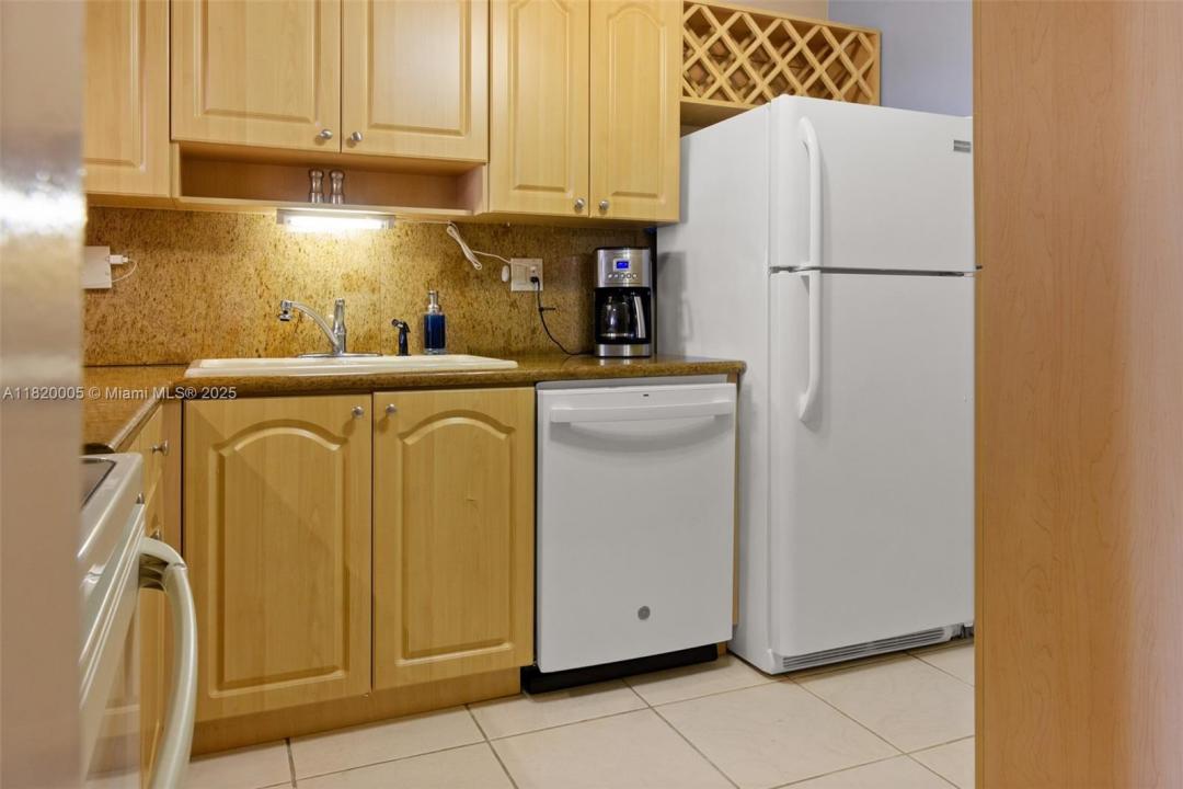 1849 S Ocean Dr 410, Hallandale Beach, פלורידה 33009, ארצות הברית של אמריקה 