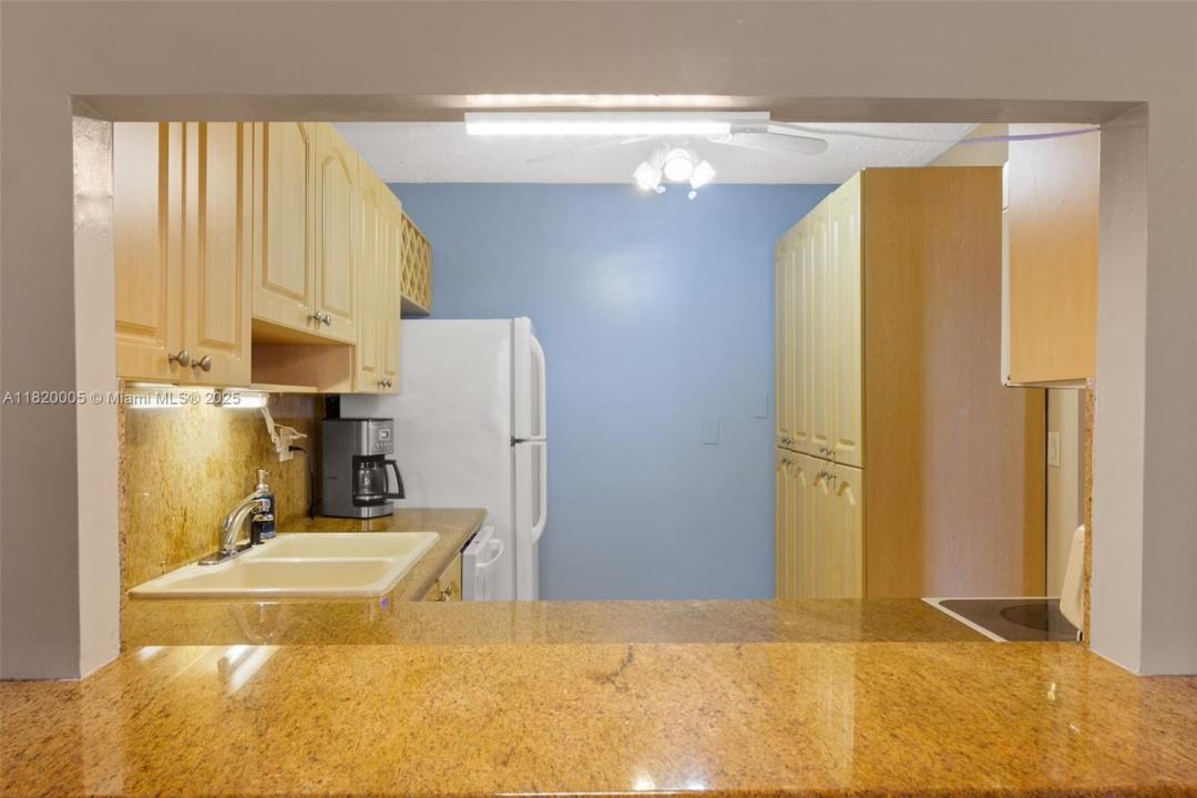 1849 S Ocean Dr 410, Hallandale Beach, פלורידה 33009, ארצות הברית של אמריקה 