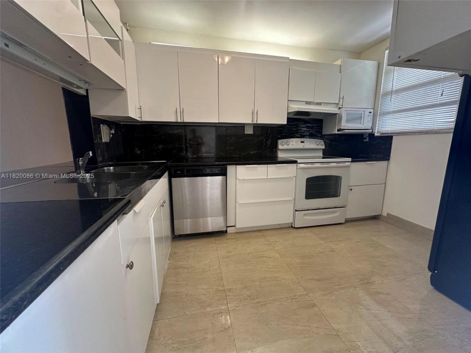 8419 Forest Hills Dr 302, Coral Springs, Florida 33065