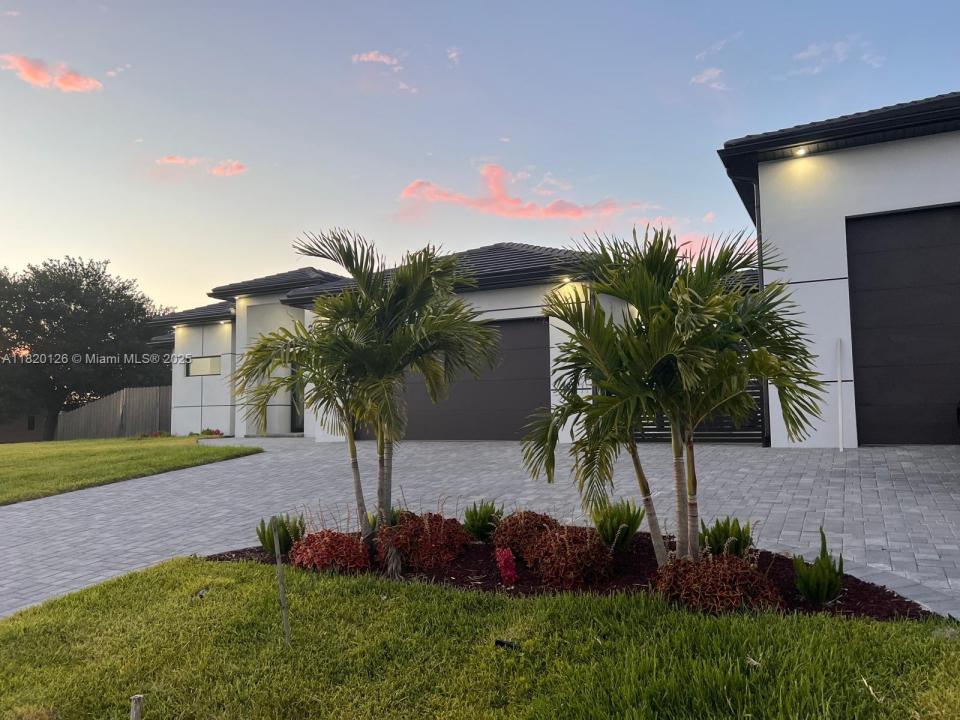2033 EMBERS PKWY, Cape Coral, Florida 33993