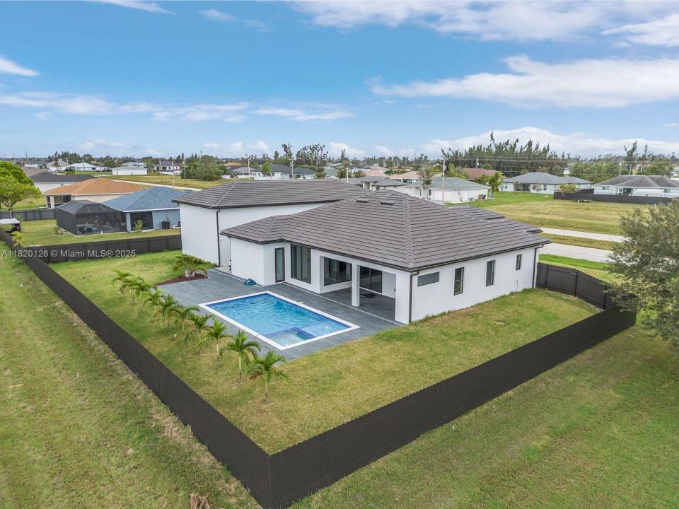 2033 EMBERS PKWY, Cape Coral, Florida 33993