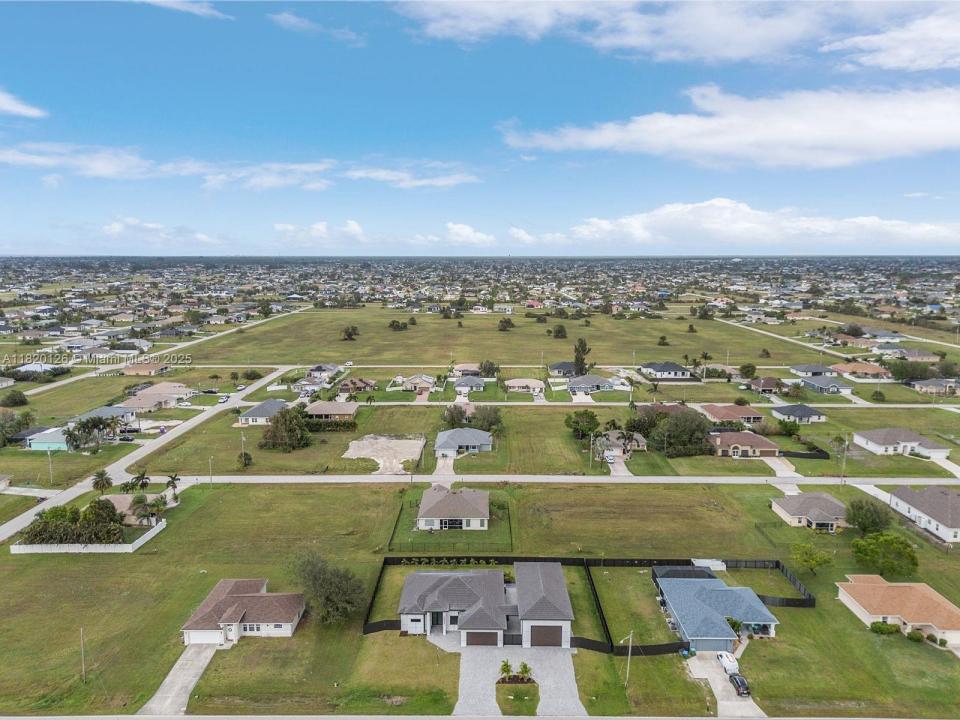 2033 EMBERS PKWY, Cape Coral, Florida 33993