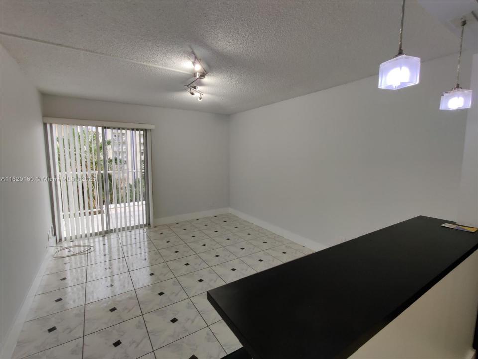 801 NW 47th Ave W611, Miami, Florida 33126, HOA KỲ