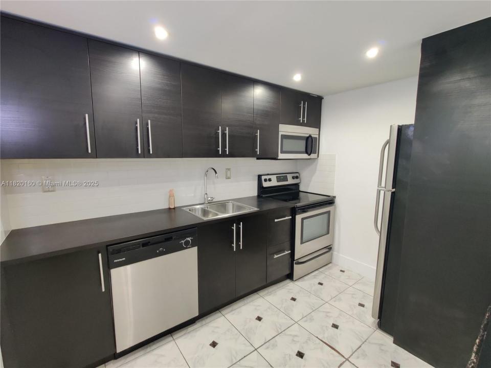 801 NW 47th Ave W611, Miami, Florida 33126, HOA KỲ
