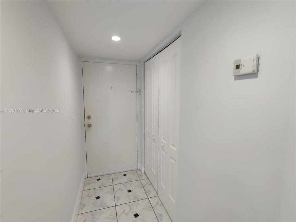801 NW 47th Ave W611, Miami, Florida 33126, HOA KỲ