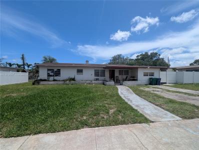 950 NE 172nd St, Miami, Florida 33162, USA