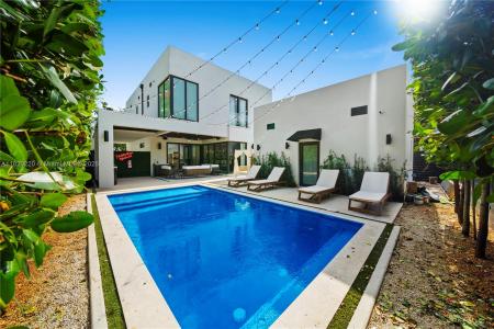550 NW 42nd St, Miami, Florida 33127, USA