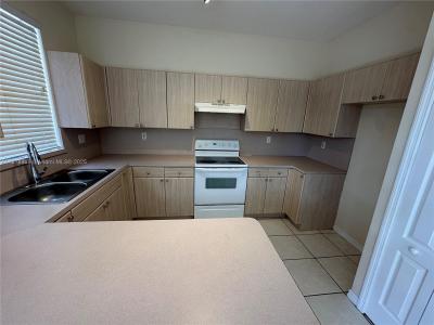 10869 SW 88th Ter 0, Miami, Florida 33176, USA