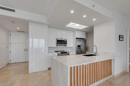 848 Brickell Key Dr 1803, Miami, Florida 33131, USA