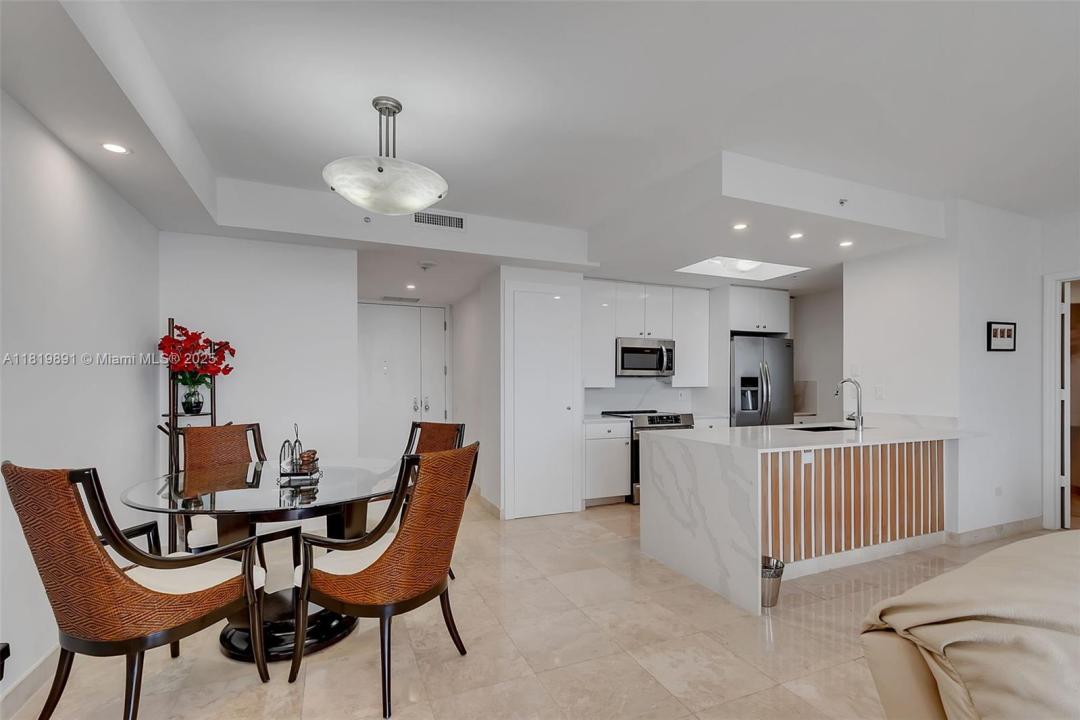 848 Brickell Key Dr 1803, Miami, Florida 33131, USA