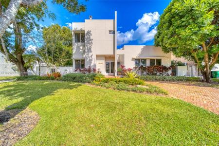 9753 SW 93rd Ter, Miami, Florida 33176, USA