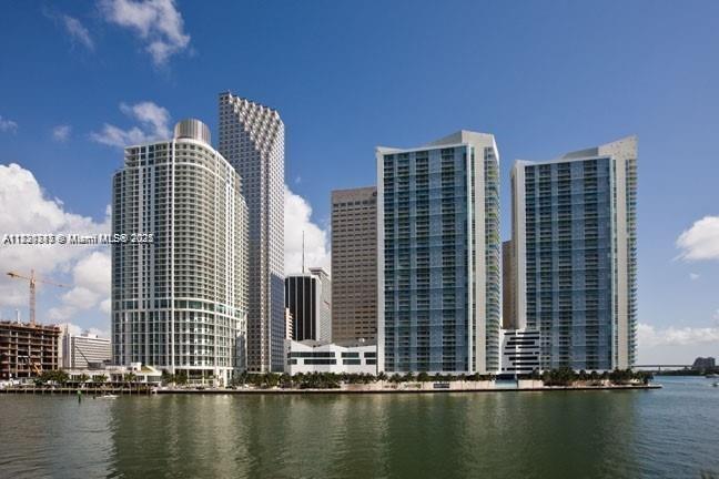 300 S Biscayne Blvd T-2803, Miami, Florida 33131, Estados Unidos