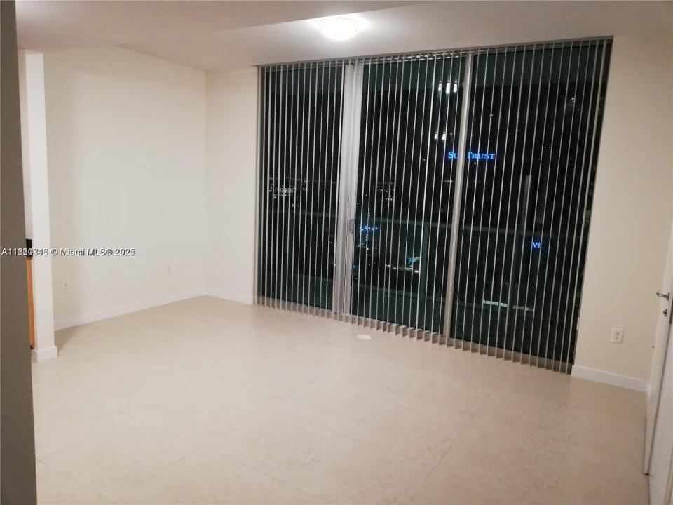 300 S Biscayne Blvd T-2803, Miami, Florida 33131, Estados Unidos