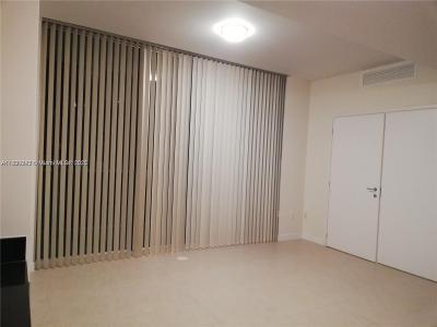 300 S Biscayne Blvd T-2803, Miami, Florida 33131, USA