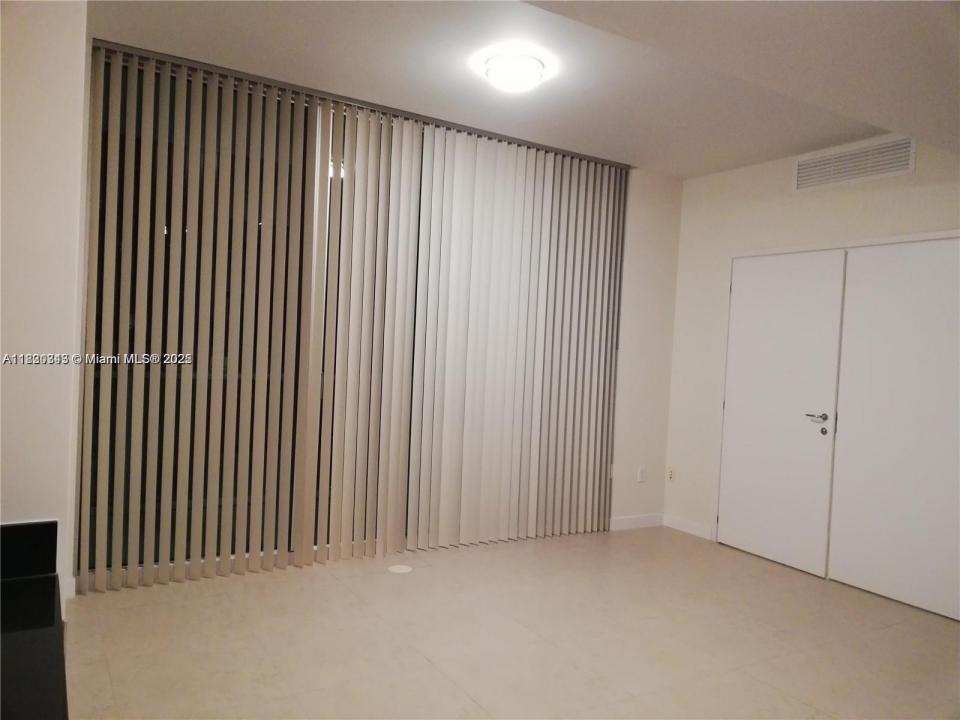 300 S Biscayne Blvd T-2803, Miami, Florida 33131, Estados Unidos