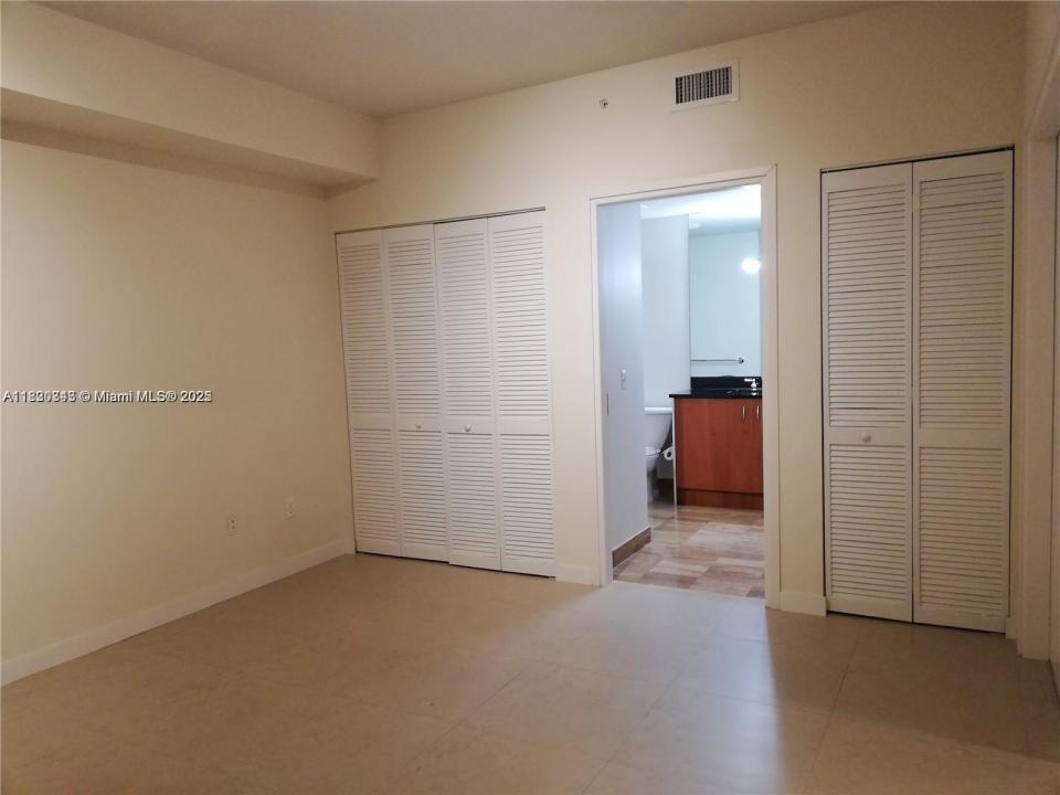 300 S Biscayne Blvd T-2803, Miami, Florida 33131, Estados Unidos