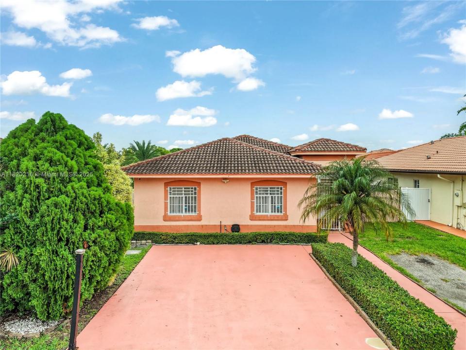 19730 NW 78th Path, Hialeah, פלורידה 33015, ארצות הברית של אמריקה