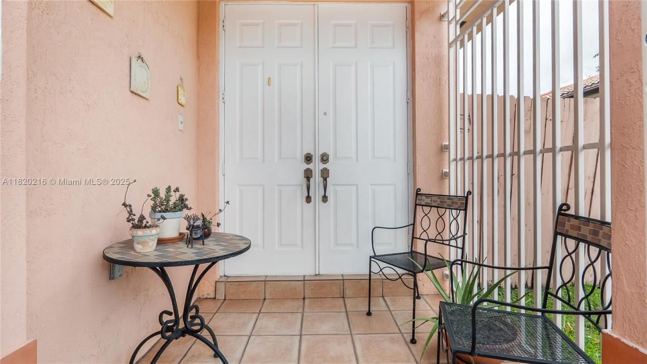 19730 NW 78th Path, Hialeah, פלורידה 33015, ארצות הברית של אמריקה