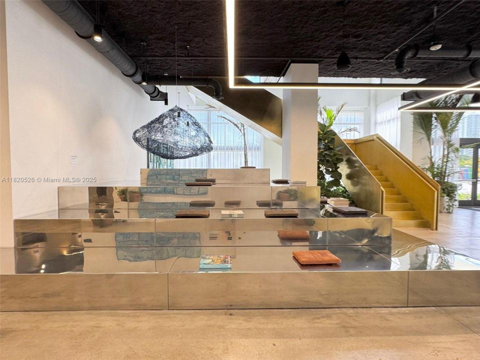 1642 NE 1st Ave 2303, Miami, Florida 33132, USA