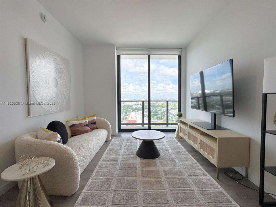 1642 NE 1st Ave 2303, Miami, Florida 33132, USA
