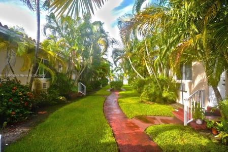 2160 Bay Dr 3, Miami Beach, Florida 33141, USA