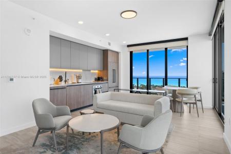 580 72nd Street 1402, Miami Beach, Florida 33141, USA