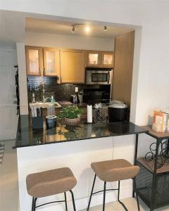 445 SW 11th St 101, Miami, Florida 33130, USA