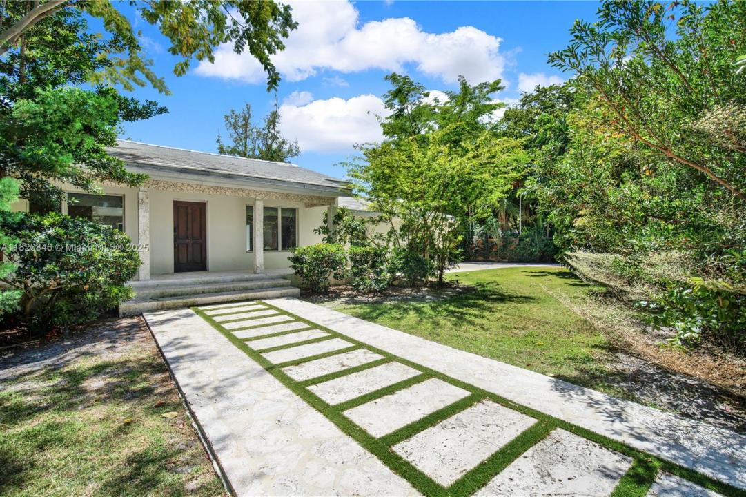 520 Bay Point Rd, Miami, Florida 33137, USA
