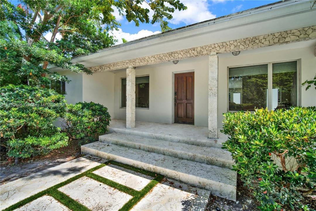 520 Bay Point Rd, Miami, Florida 33137, USA