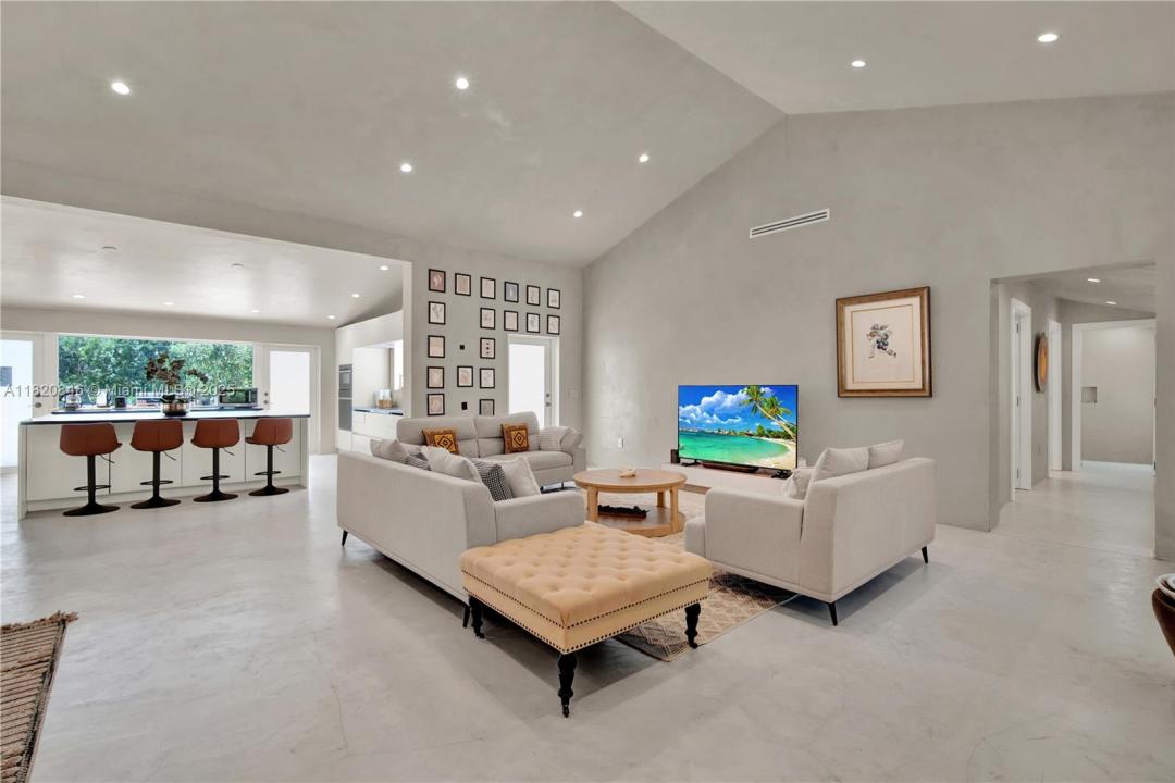 520 Bay Point Rd, Miami, Florida 33137, USA