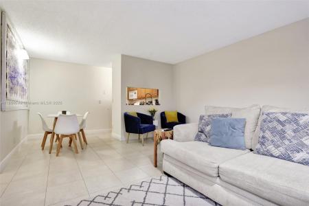 826 Twin Lakes Dr 18-D, Coral Springs, Florida 33071, USA