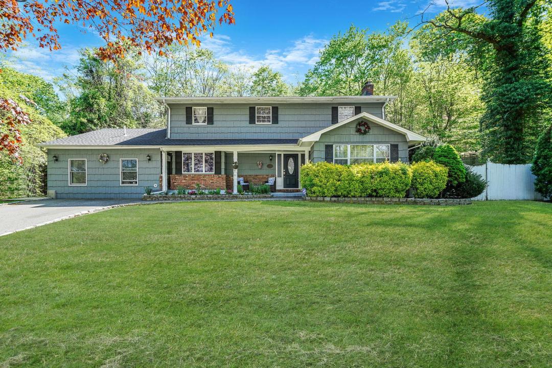 2 Harbor Circle, Huntington, New York 11721, USA