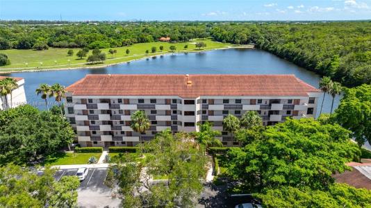 2768 S Carambola Cir S 304, Coconut Creek, Florida 33066, USA