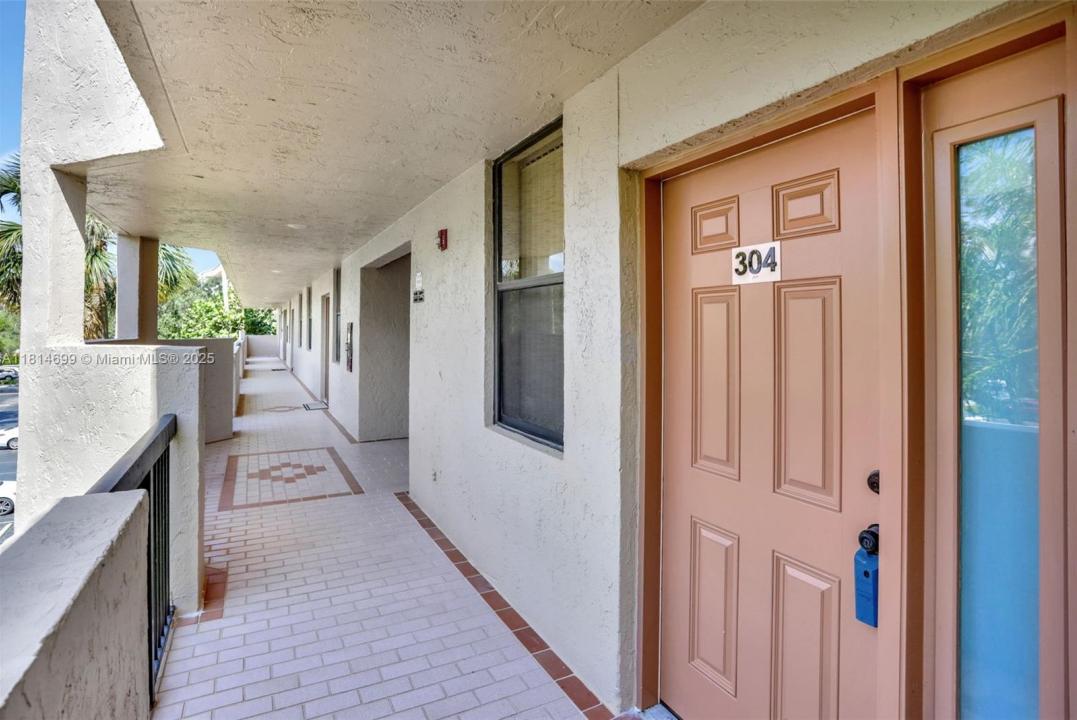 2768 S Carambola Cir S 304, Coconut Creek, Florida 33066