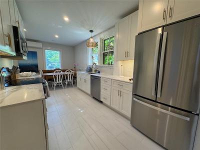 8 Barney Street 1, Newport, RI 02840, USA