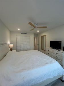 400 Kings Point Dr 1517, Sunny Isles Beach, Florida 33160, USA